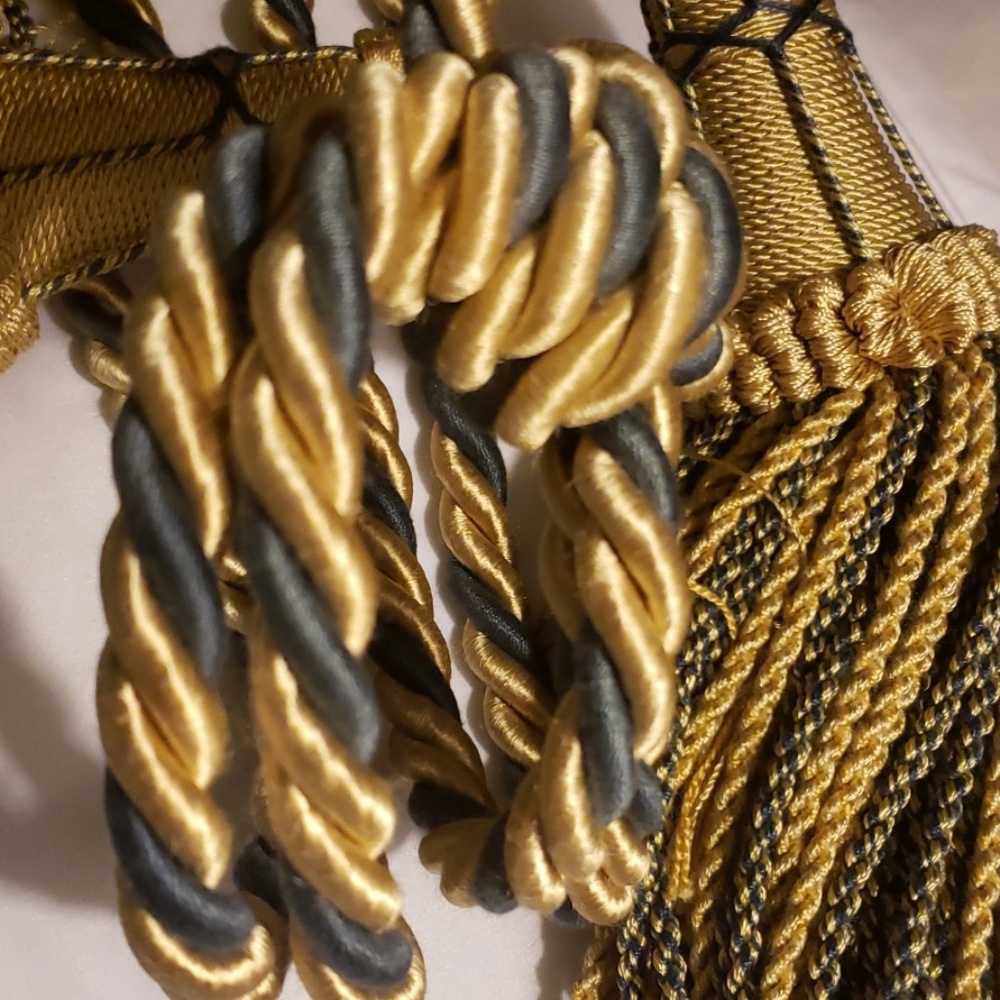 Curtain pullback 10" tassle